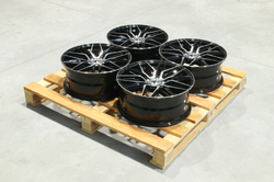Set of JR28 18x7,5 ET40 5x105 Gloss Black Machined Face